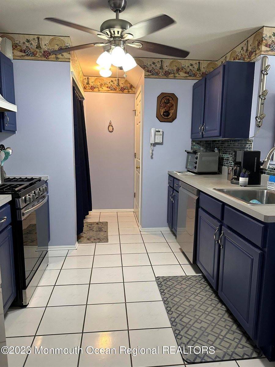 1703 Ridgeview Court, Parlin, NJ 08859