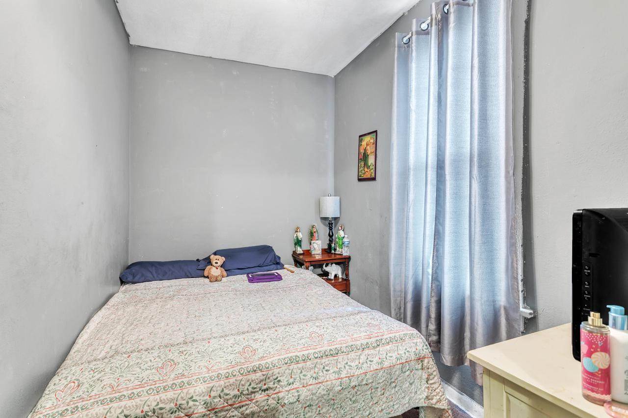 2491 S 8th STREET, Milwaukee, WI 53215