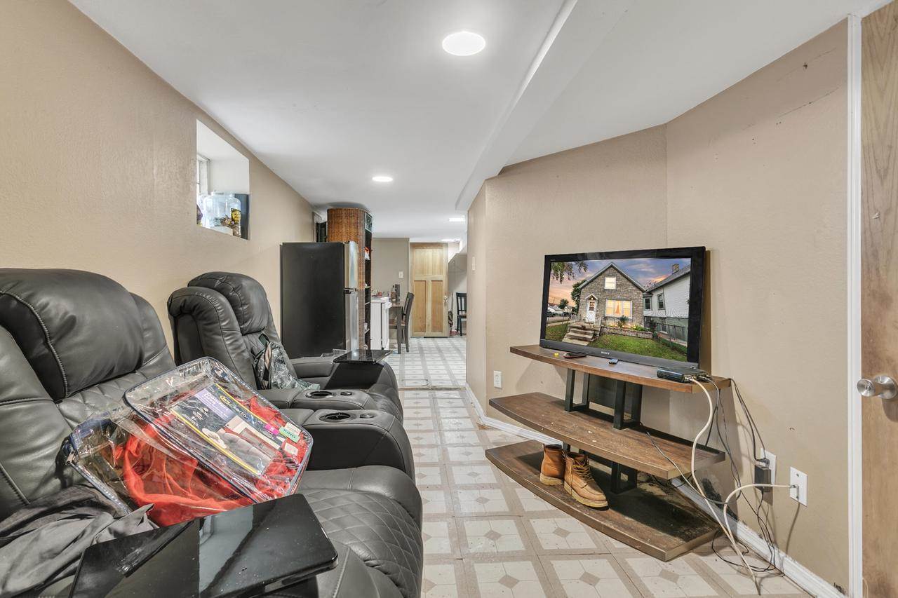 2491 S 8th STREET, Milwaukee, WI 53215