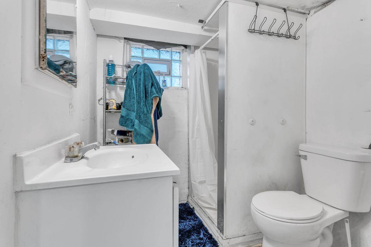 2491 S 8th STREET, Milwaukee, WI 53215