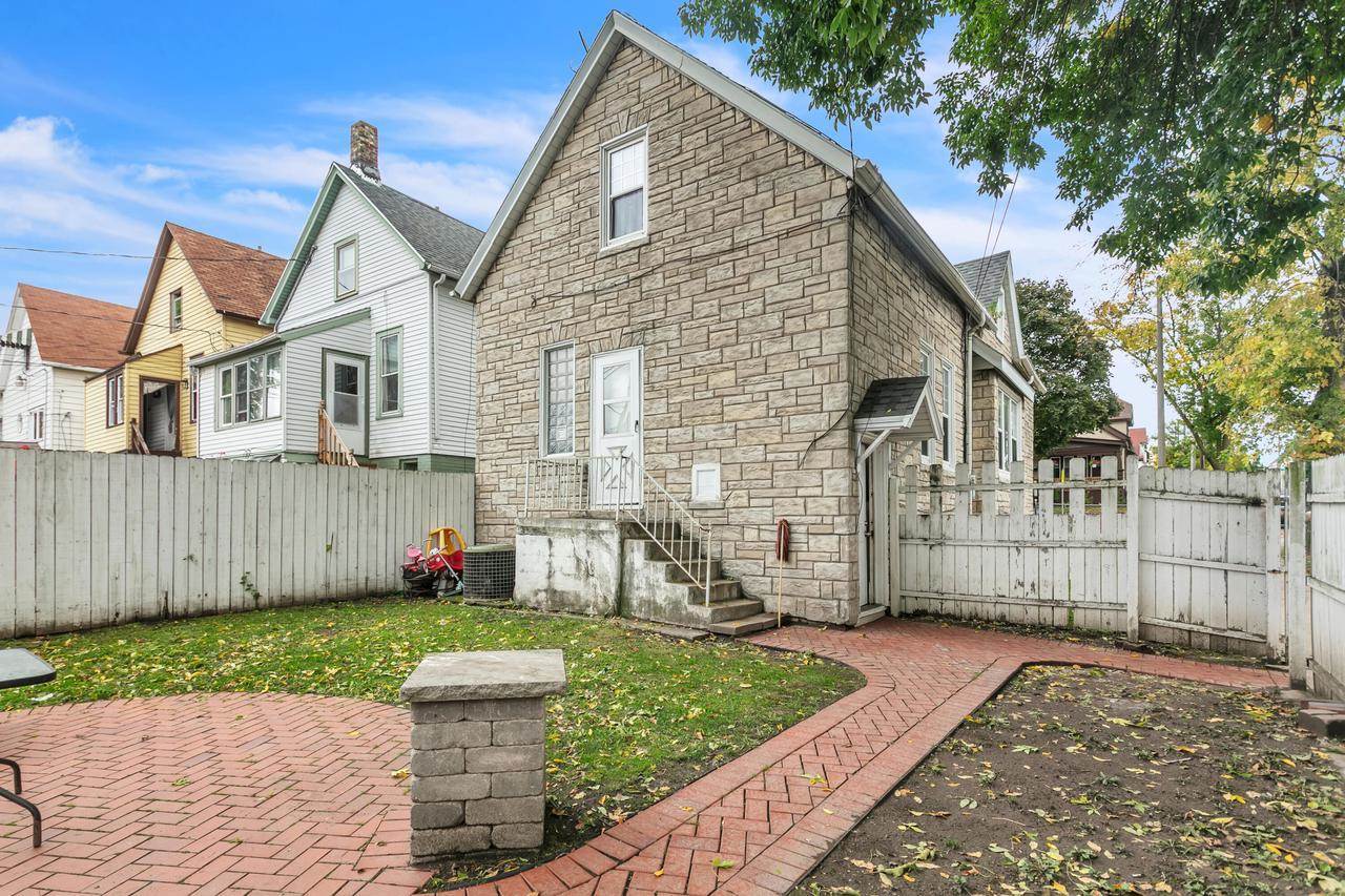 2491 S 8th STREET, Milwaukee, WI 53215