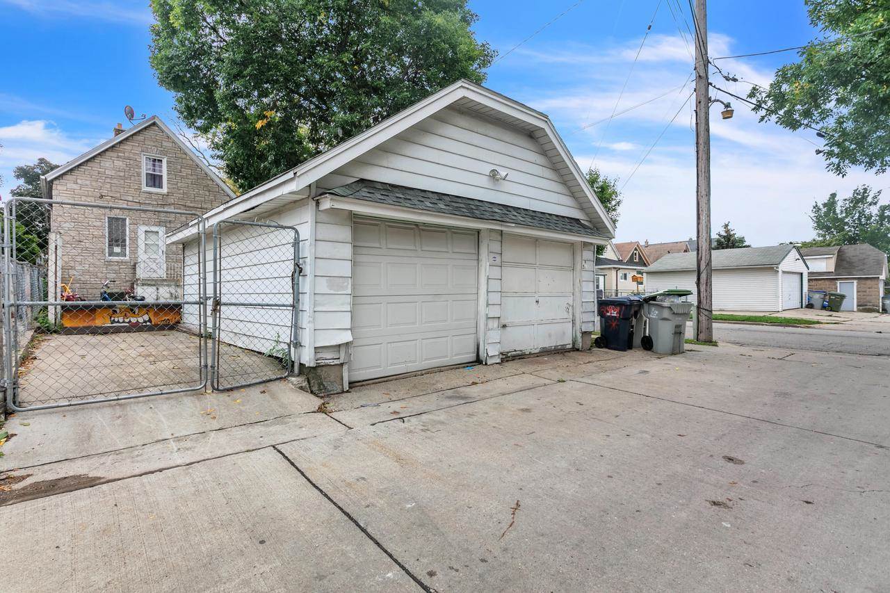 2491 S 8th STREET, Milwaukee, WI 53215