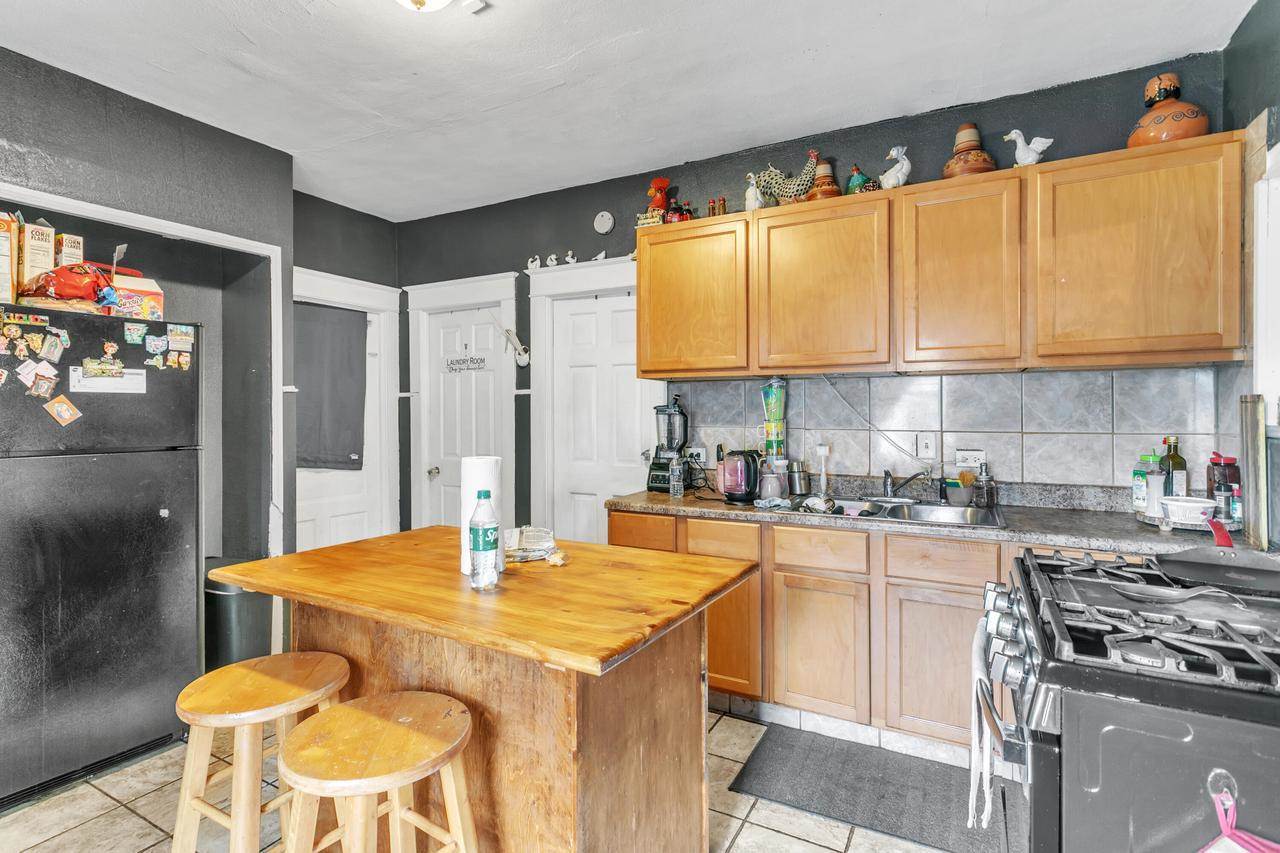 2491 S 8th STREET, Milwaukee, WI 53215