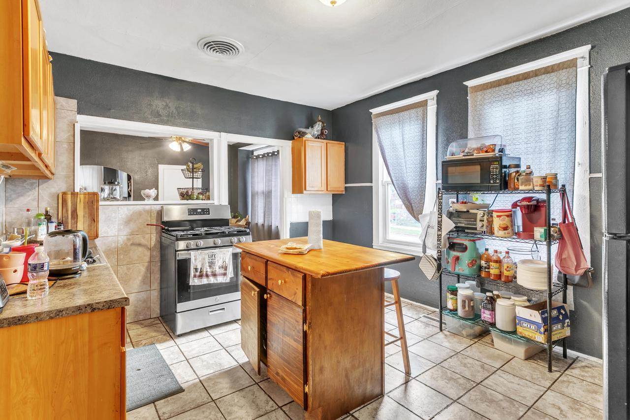 2491 S 8th STREET, Milwaukee, WI 53215