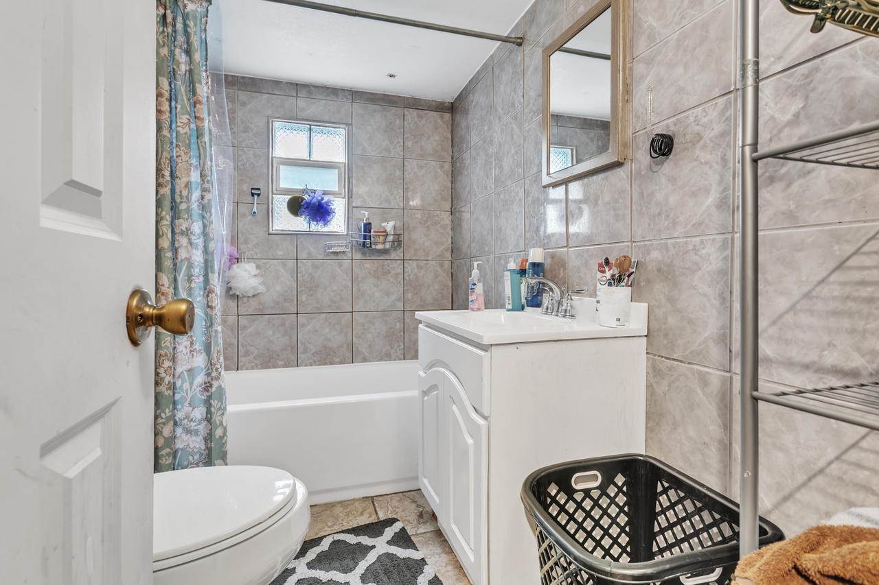 2491 S 8th STREET, Milwaukee, WI 53215