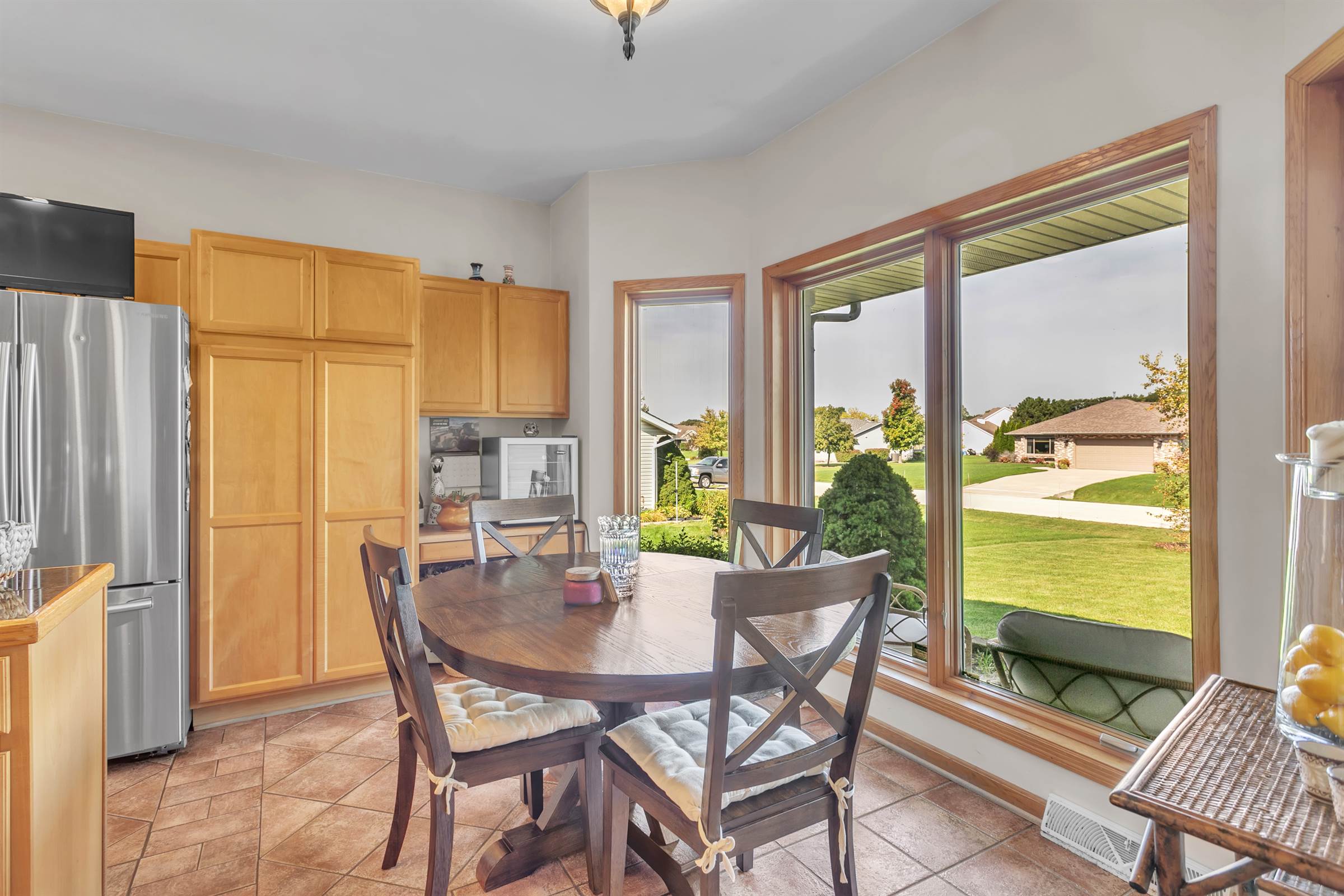 3929 E Greenway Dr, Oak Creek, WI 53154