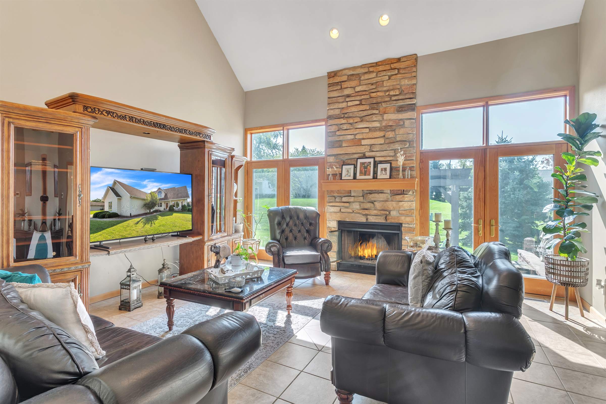 3929 E Greenway Dr, Oak Creek, WI 53154