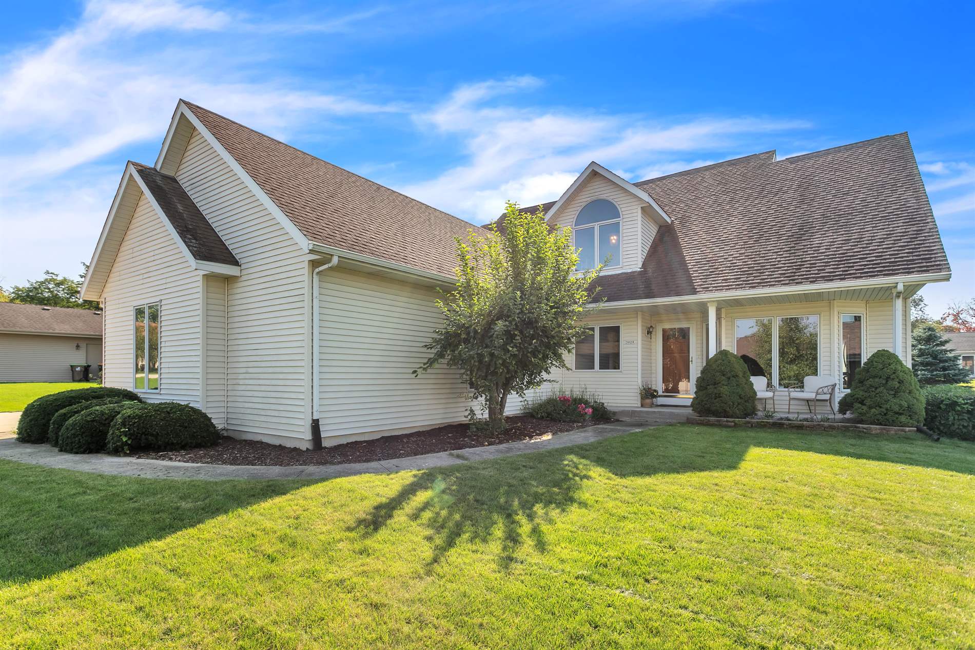 3929 E Greenway Dr, Oak Creek, WI 53154