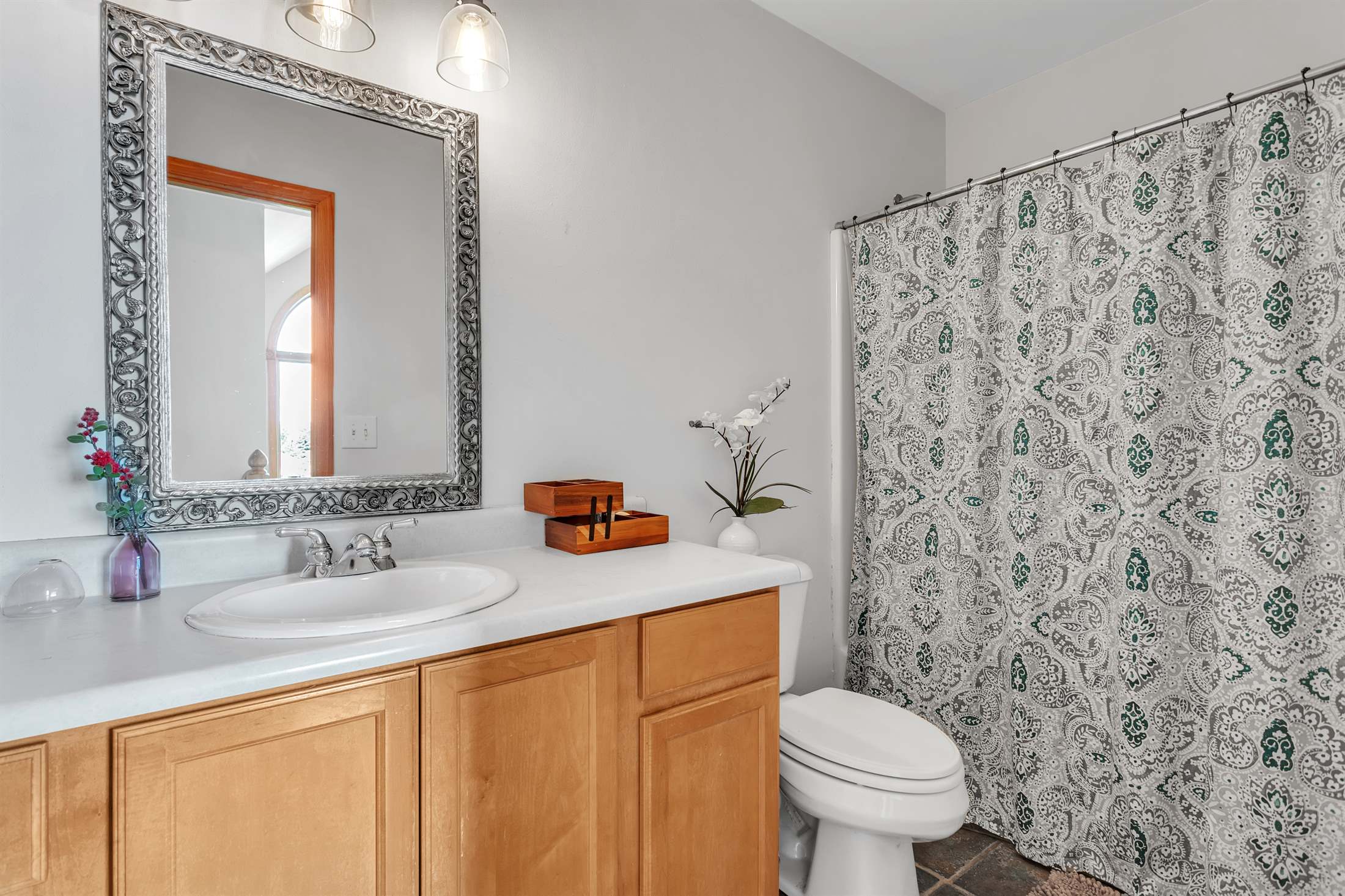 3929 E Greenway Dr, Oak Creek, WI 53154