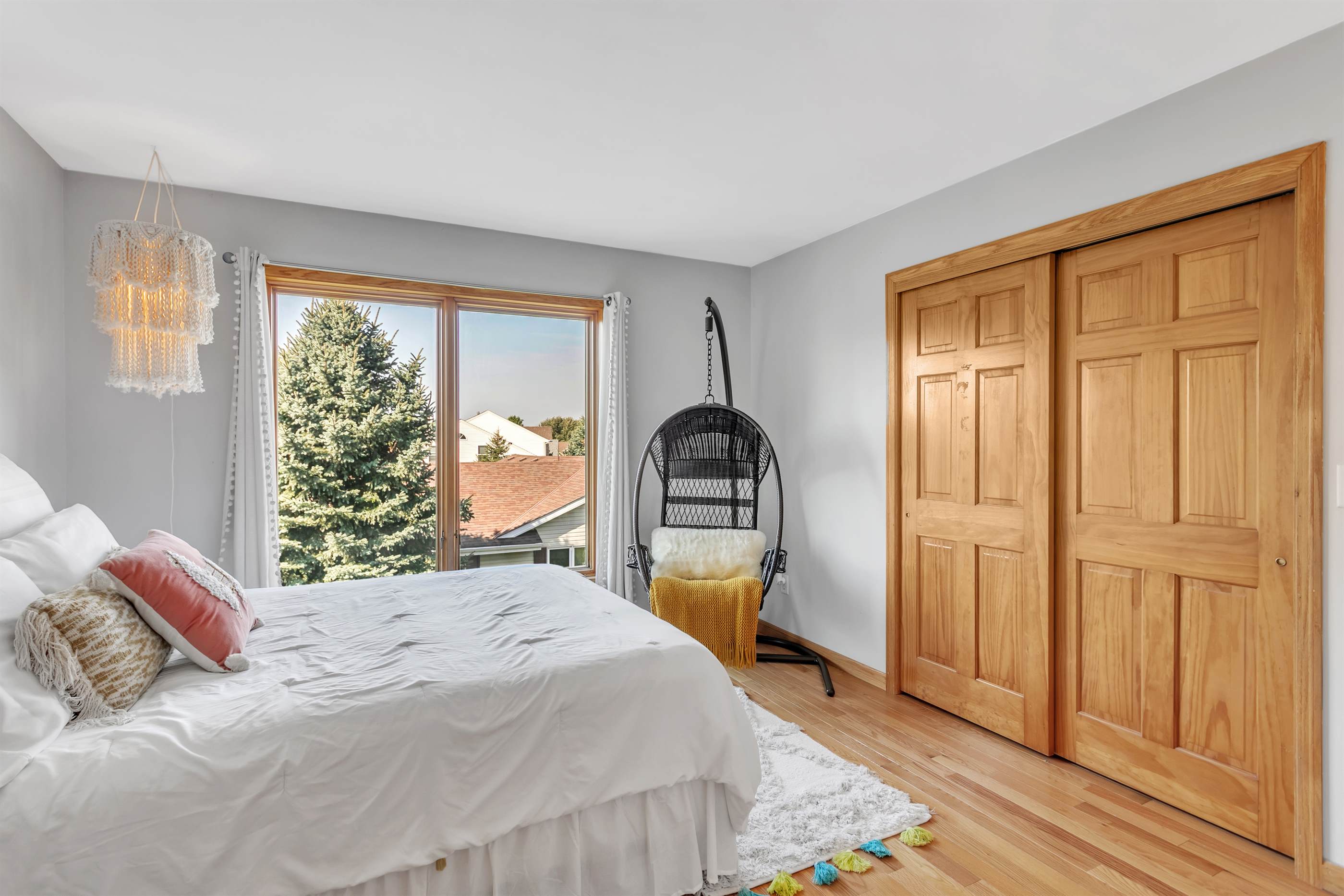 3929 E Greenway Dr, Oak Creek, WI 53154