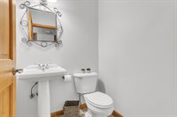 3929 E Greenway Dr, Oak Creek, WI 53154