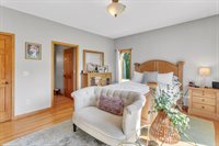 3929 E Greenway Dr, Oak Creek, WI 53154
