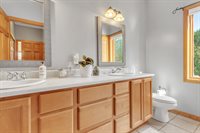 3929 E Greenway Dr, Oak Creek, WI 53154