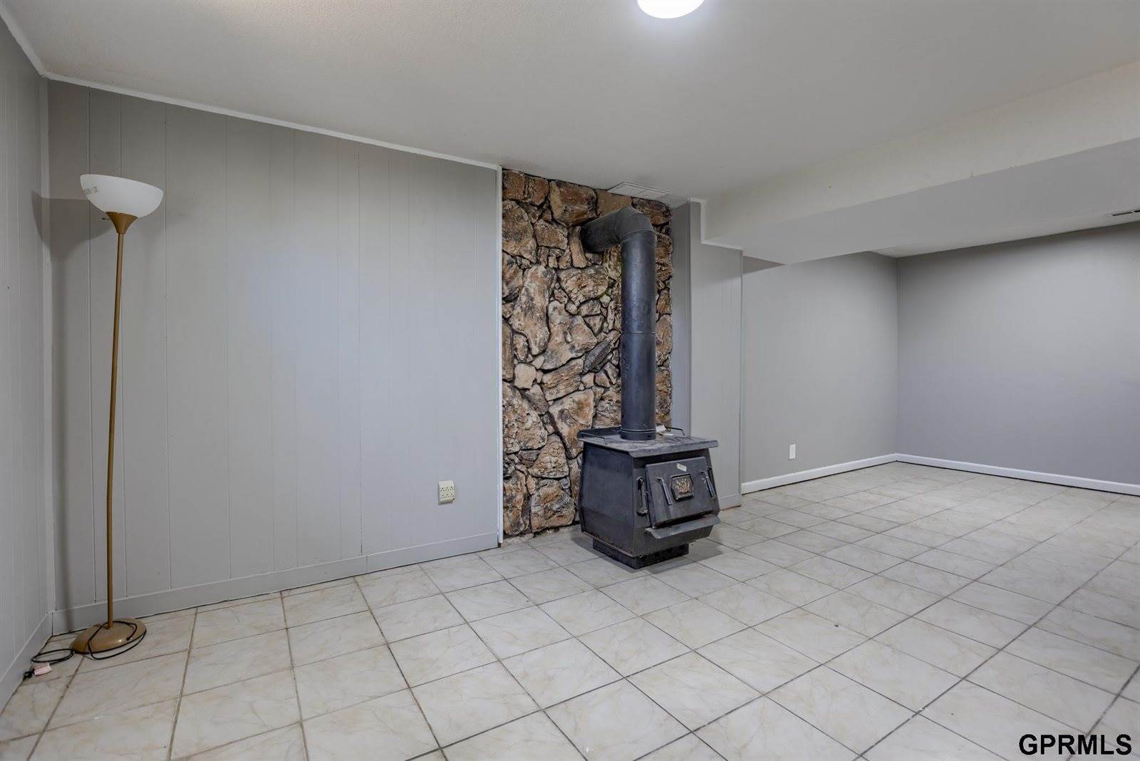 8106 Wildewood Drive, Ralston, NE 68127