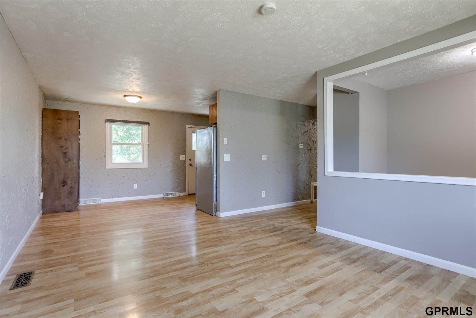 8106 Wildewood Drive, Ralston, NE 68127