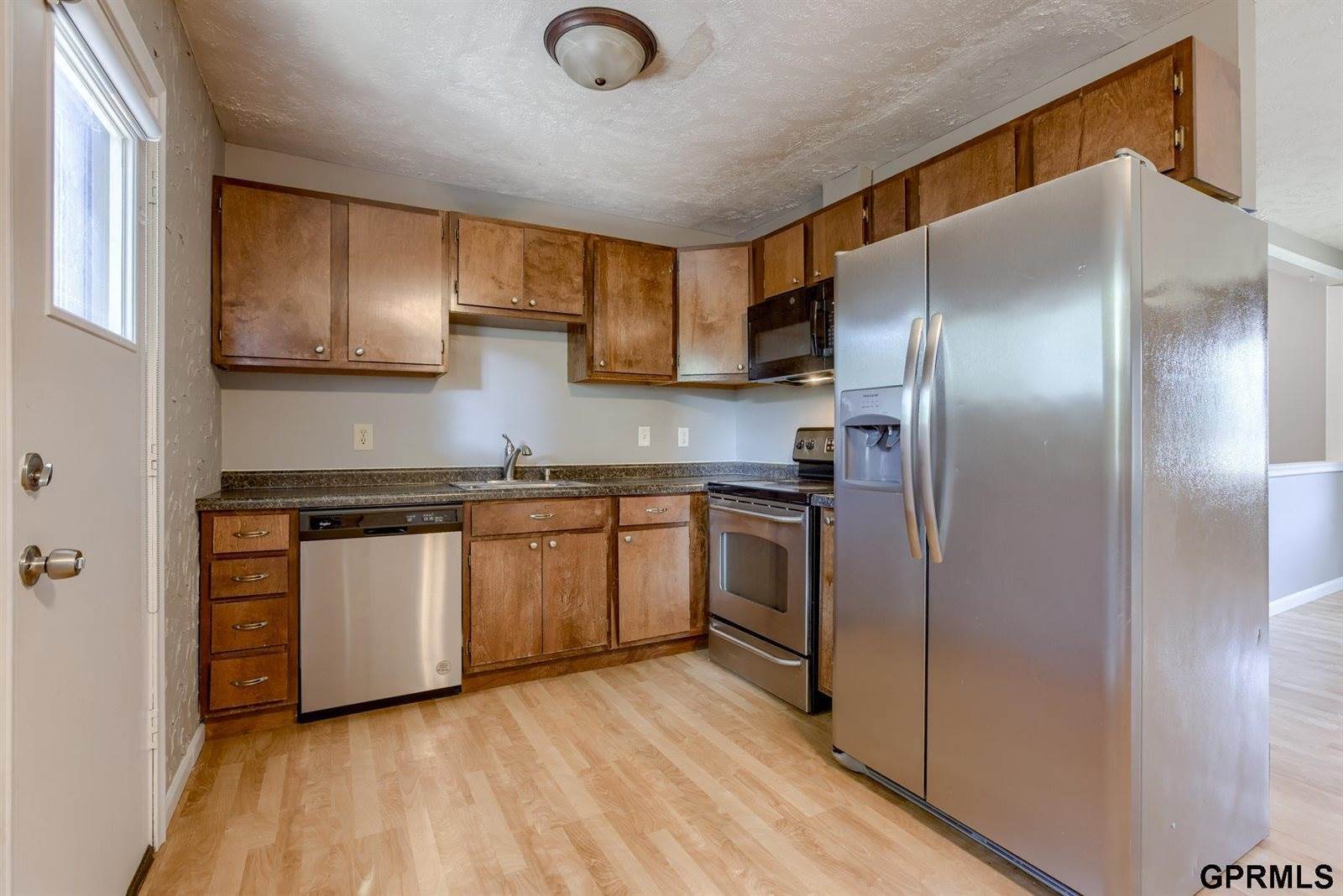 8106 Wildewood Drive, Ralston, NE 68127