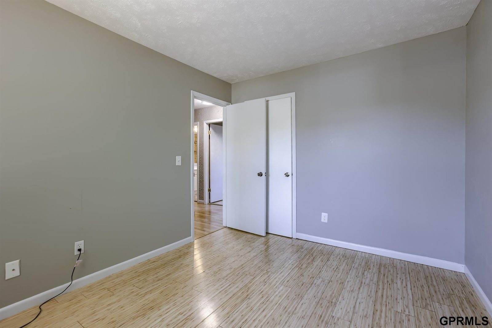 8106 Wildewood Drive, Ralston, NE 68127