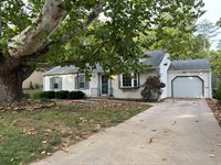 2531 SW College AVE, Topeka, KS 66611