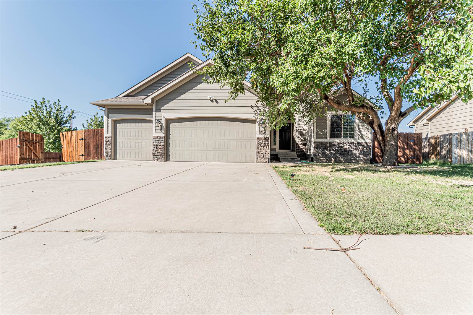 812 Wheatland Drive, Junction City, KS 66441