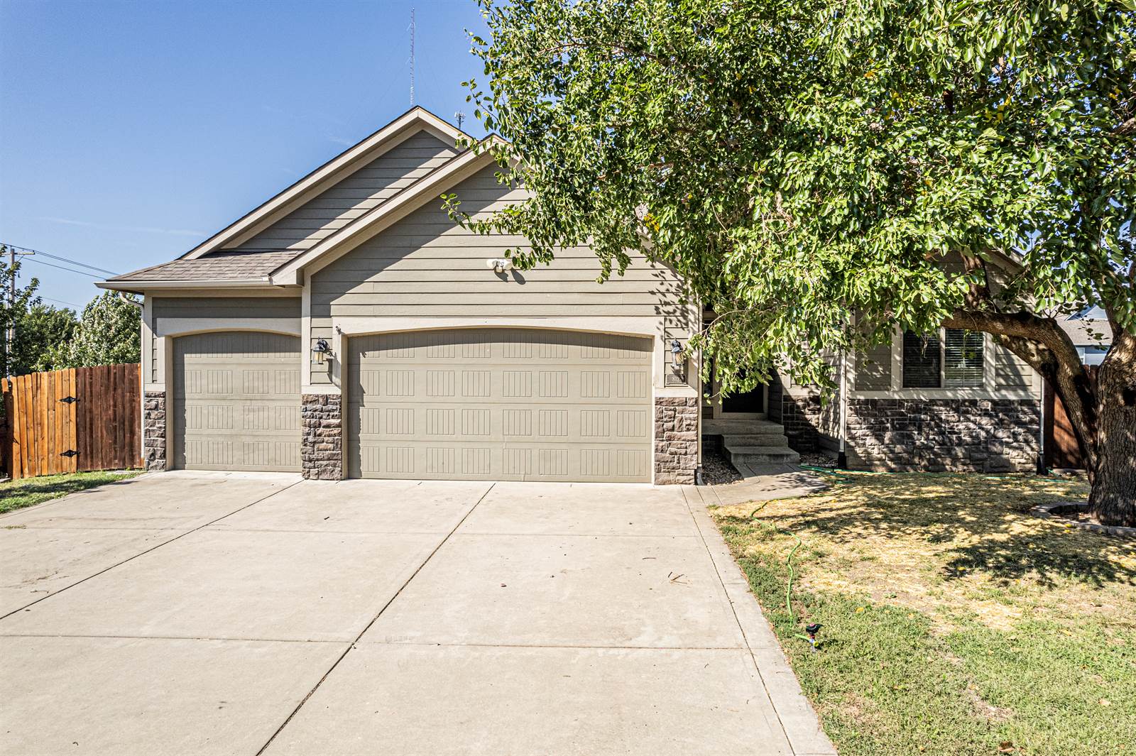 812 Wheatland Drive, Junction City, KS 66441