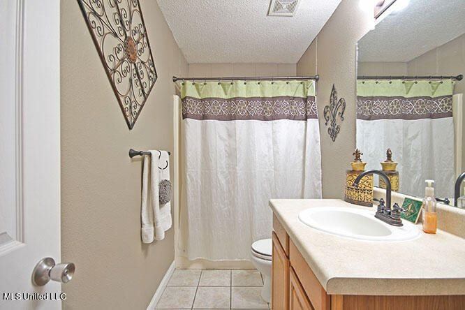 11525 Bayou Place, Ocean Springs, MS 39564