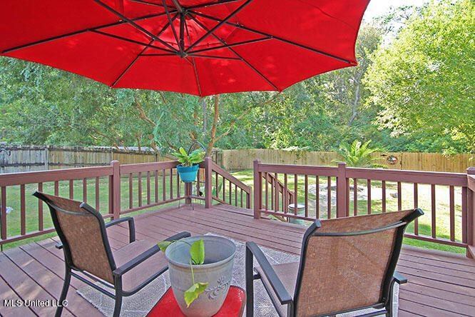 11525 Bayou Place, Ocean Springs, MS 39564