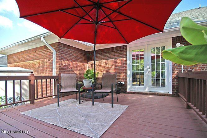 11525 Bayou Place, Ocean Springs, MS 39564