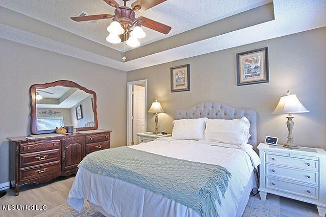 11525 Bayou Place, Ocean Springs, MS 39564