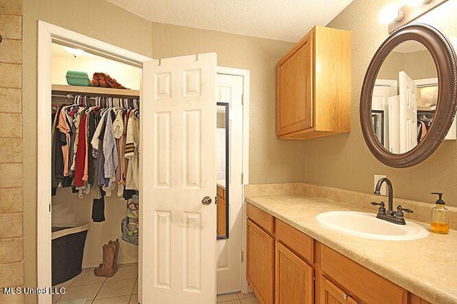 11525 Bayou Place, Ocean Springs, MS 39564