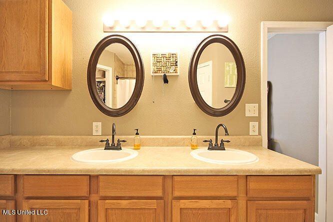 11525 Bayou Place, Ocean Springs, MS 39564