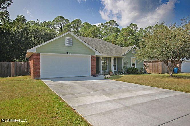 11525 Bayou Place, Ocean Springs, MS 39564