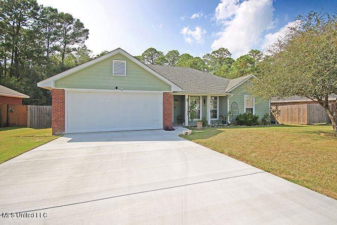 11525 Bayou Place, Ocean Springs, MS 39564
