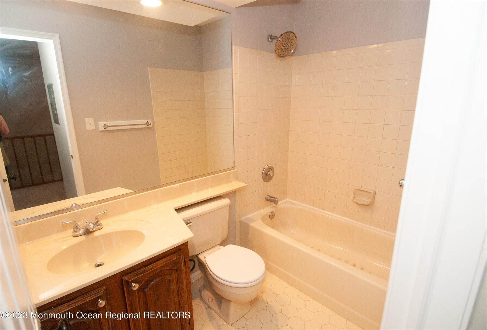 517 Laurelwood Court, Howell, NJ 07731