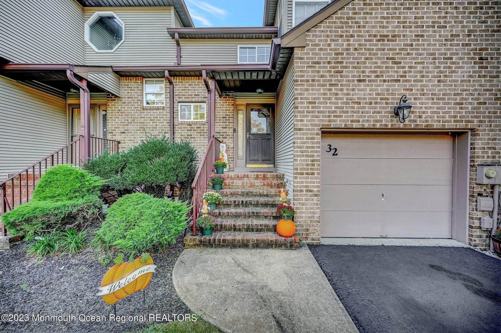 32 Atrium Way, Manalapan, NJ 07726