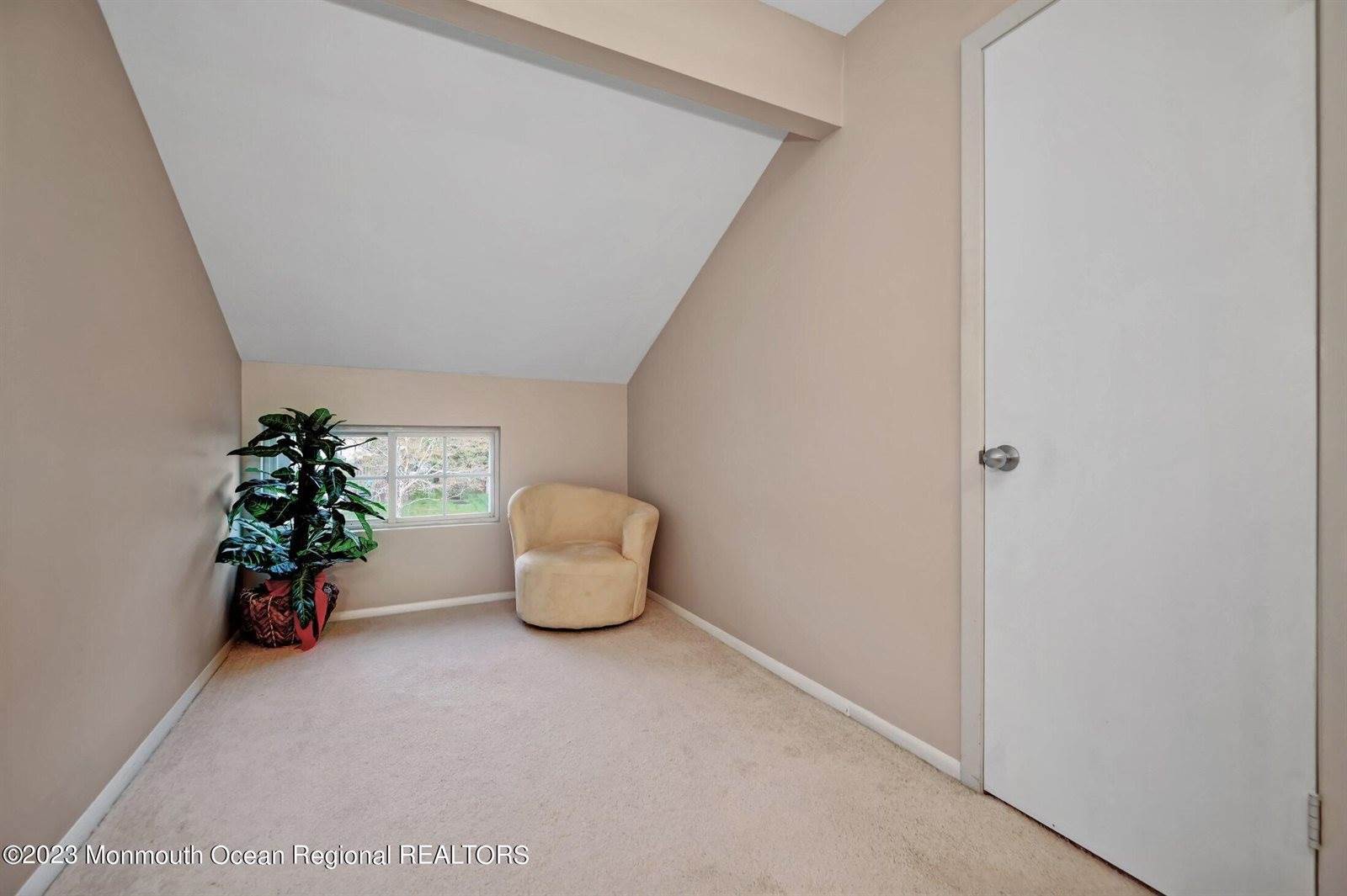 32 Atrium Way, Manalapan, NJ 07726