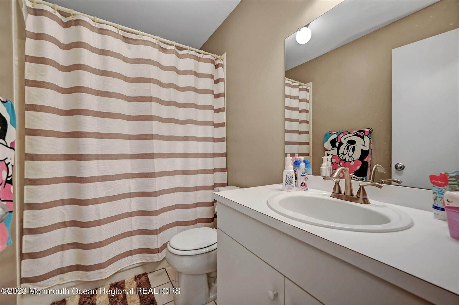 32 Atrium Way, Manalapan, NJ 07726