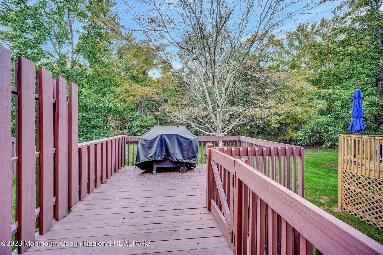 32 Atrium Way, Manalapan, NJ 07726