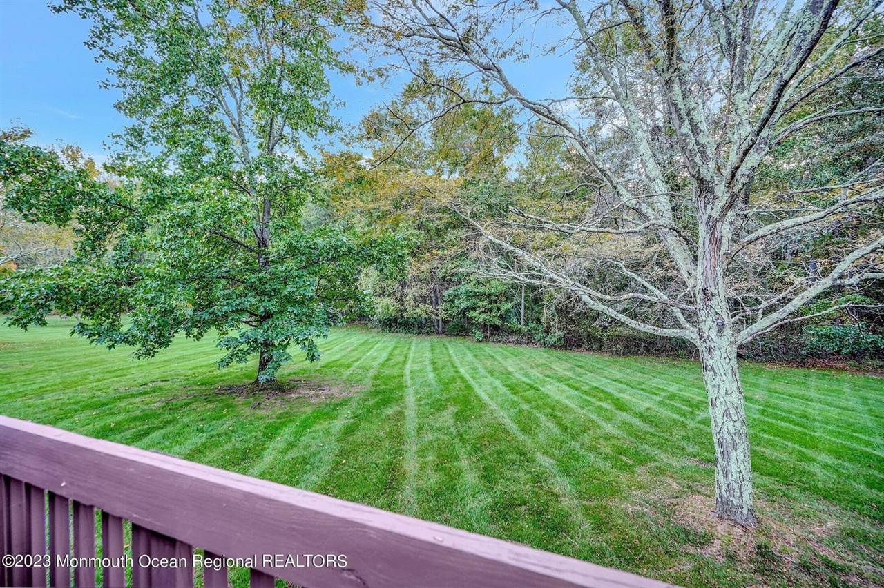 32 Atrium Way, Manalapan, NJ 07726