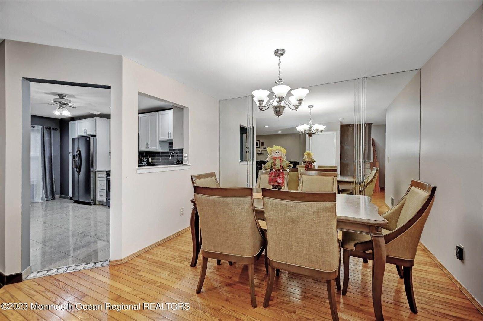 32 Atrium Way, Manalapan, NJ 07726