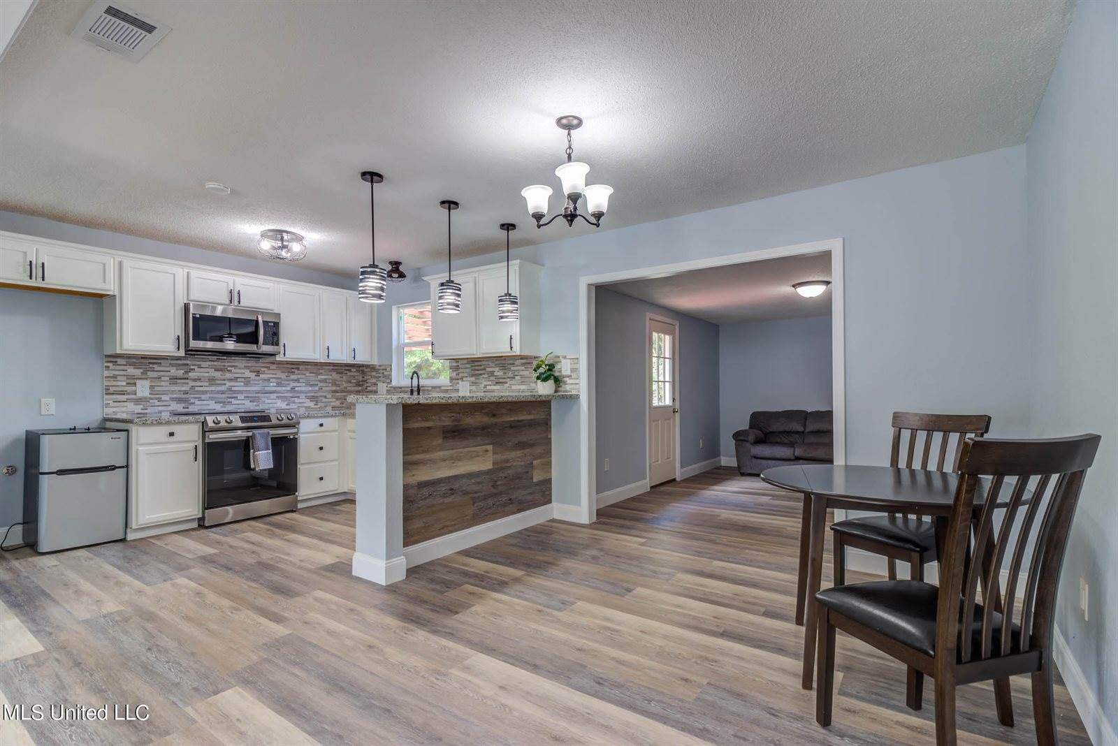 2100 Pamela Drive, Gautier, MS 39553