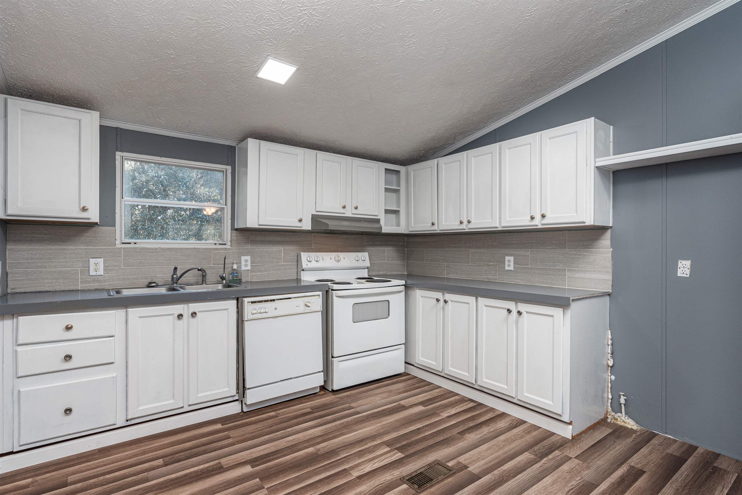 626 Old Barnwell, West Columbia, SC 29170