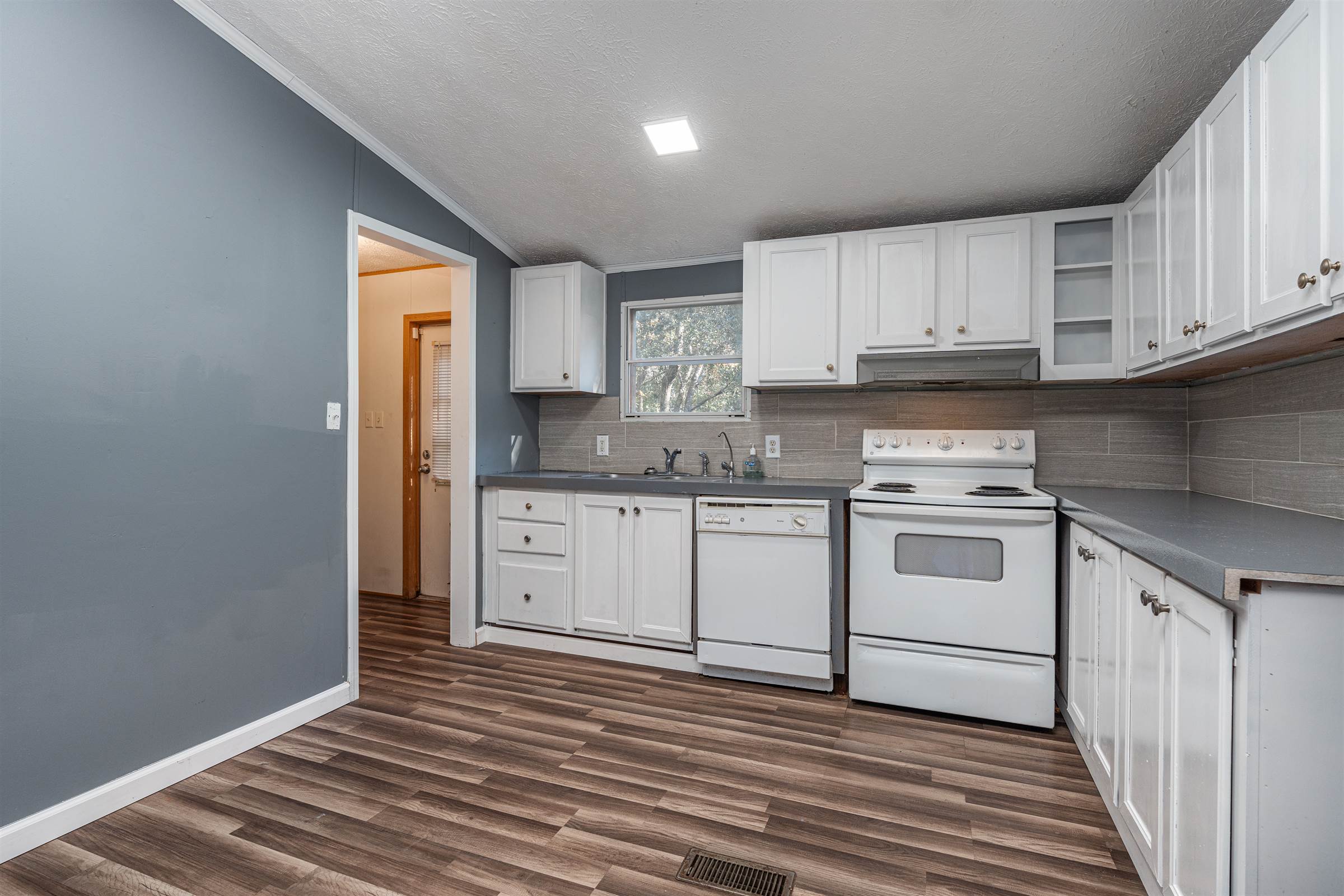 626 Old Barnwell, West Columbia, SC 29170