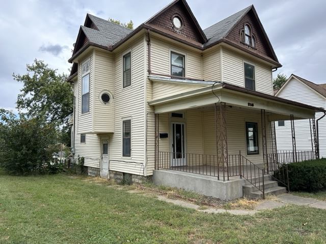 216 E 10th St, Horton, KS 66439