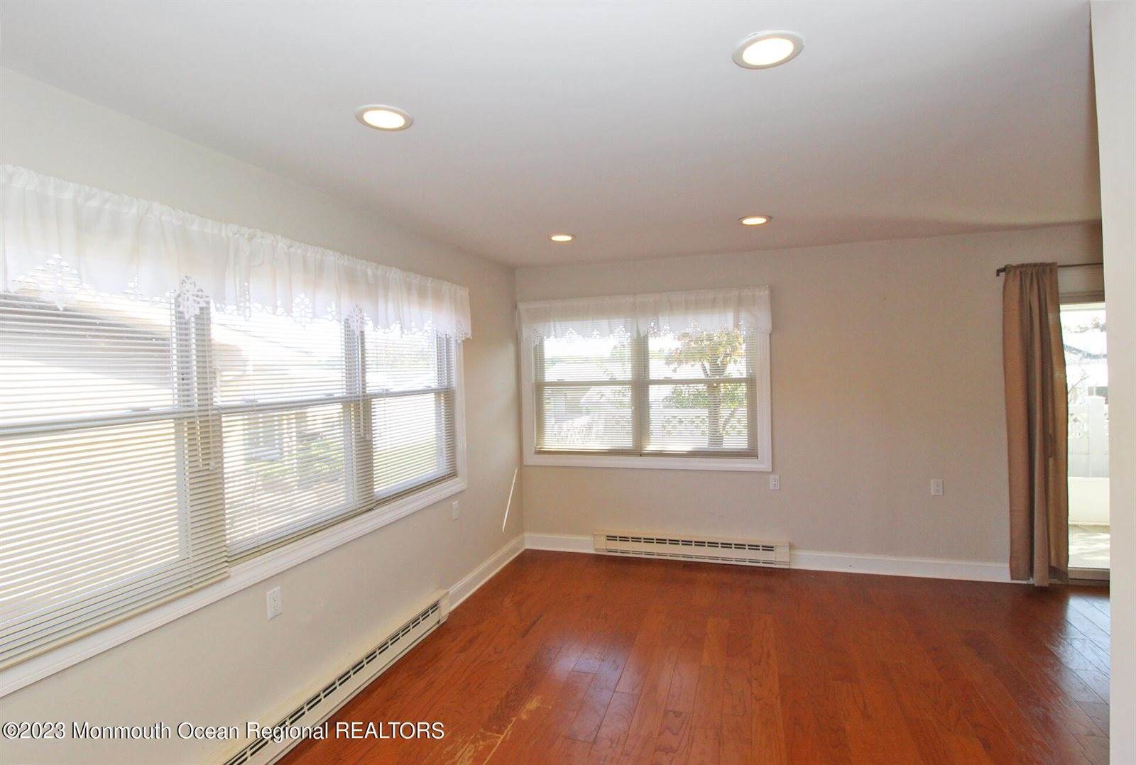 37 Tony Court, Brick, NJ 08724