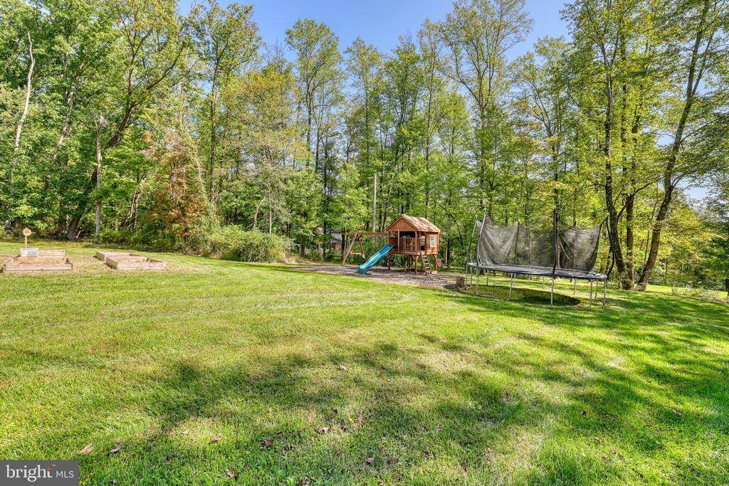 76 Poor Farm Road, Pennington, NJ 08534