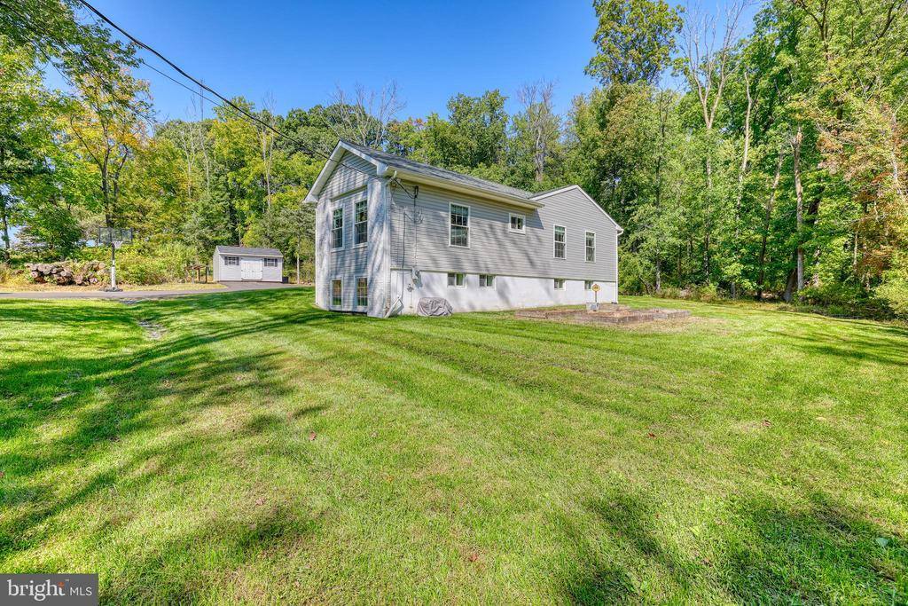 76 Poor Farm Road, Pennington, NJ 08534