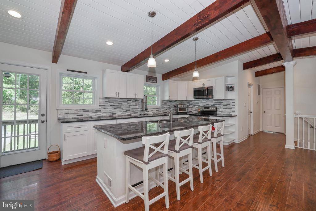 76 Poor Farm Road, Pennington, NJ 08534