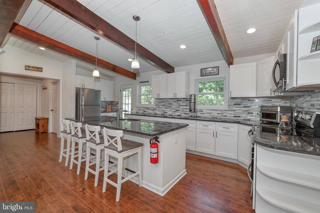 76 Poor Farm Road, Pennington, NJ 08534