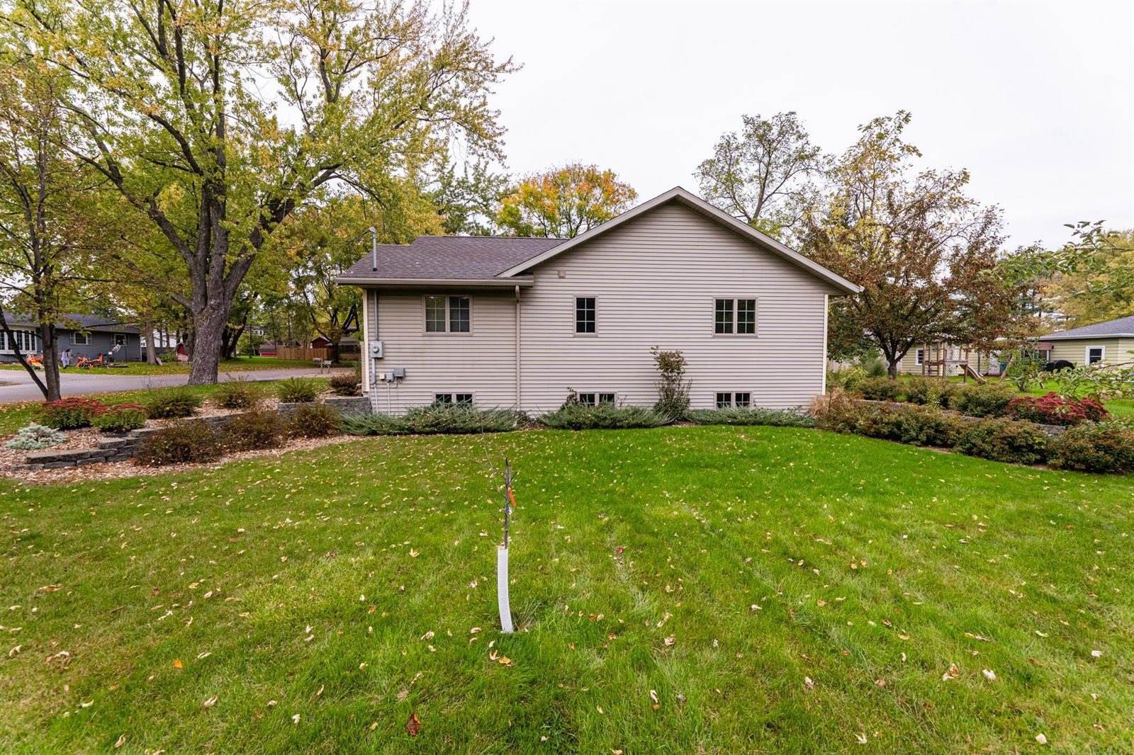 907 S Apple Avenue, Marshfield, WI 54449