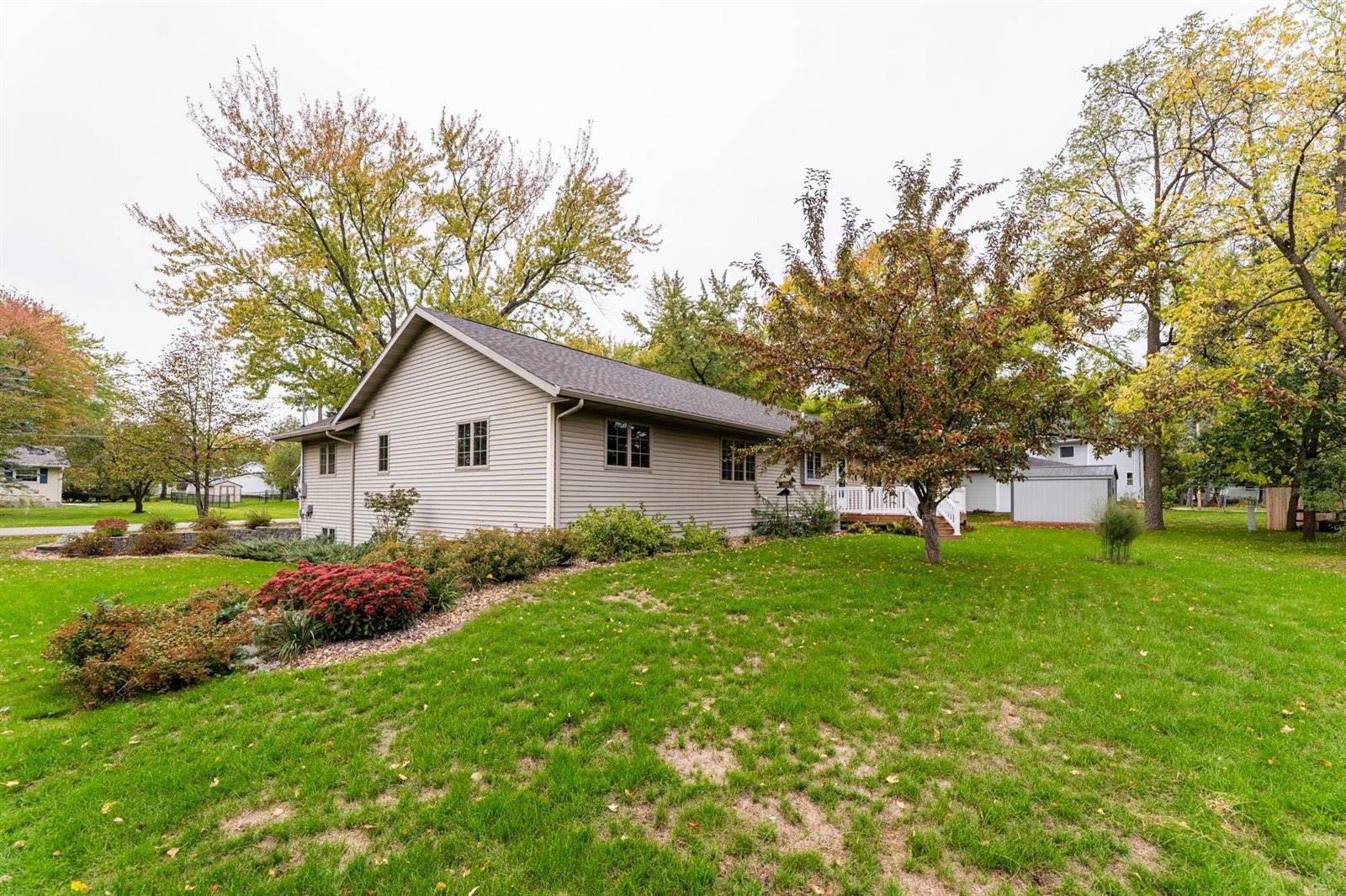 907 S Apple Avenue, Marshfield, WI 54449